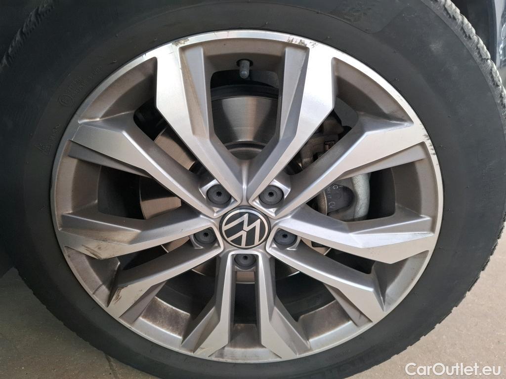 Volkswagen  Passat VOLKSWAGEN  SW / 2019 / 5P / Break 2.0 TDI 150 SCR DSG7 SW ELEGANCE #40