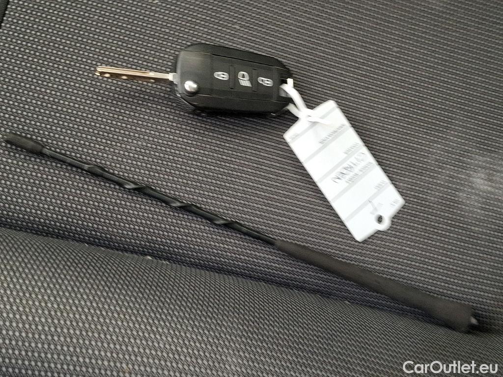 Citroen  C3  Société Feel Nav 1.2 PureTech 80CV BVM5 E6 #12