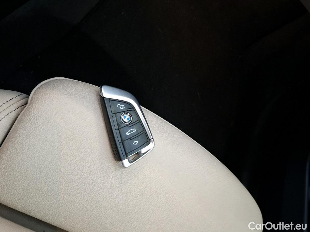 Bmw  Serie 3 Série 3 Lim. 330 e M Sport 2.0 250CV BVA8 E6dT #12
