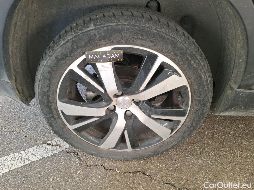 Peugeot  2008 PEUGEOT  5p Crossover Puretech 110 S&S EAT6 GT LINE #1