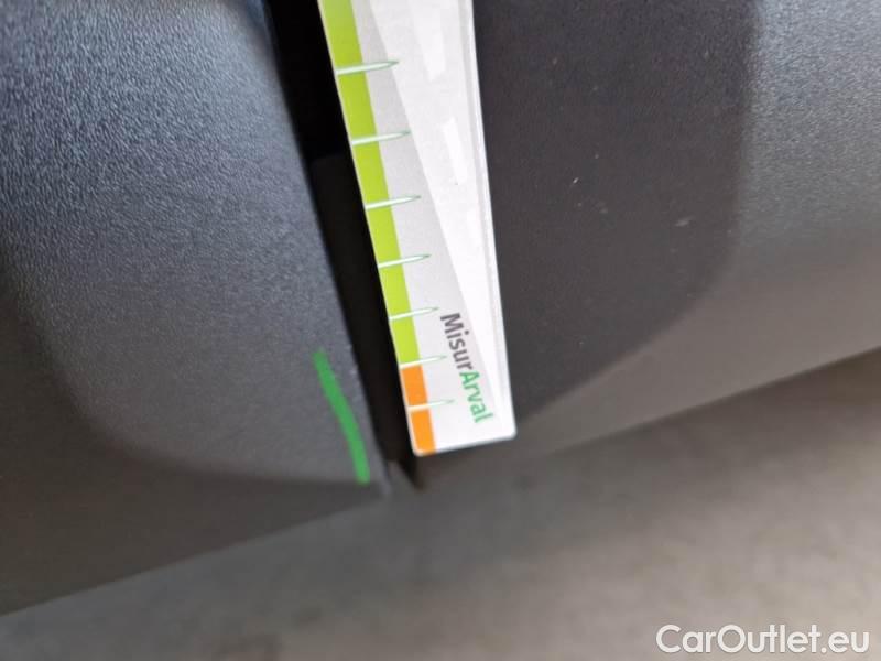 Peugeot  2008 PEUGEOT  / 2019 / 5P / CROSSOVER BLUEHDI 130 EAT8 ALLURE PACK S/S AUT. #55