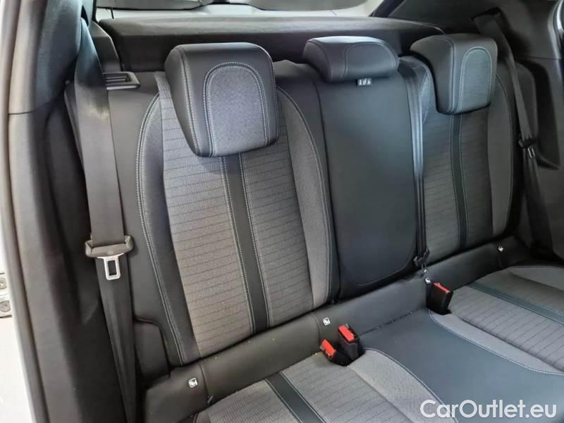 Peugeot  2008 PEUGEOT  / 2019 / 5P / CROSSOVER BLUEHDI 130 EAT8 ALLURE PACK S/S AUT. #15
