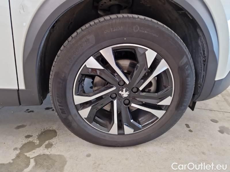 Peugeot  2008 PEUGEOT  / 2019 / 5P / CROSSOVER BLUEHDI 130 EAT8 ALLURE PACK S/S AUT. #17