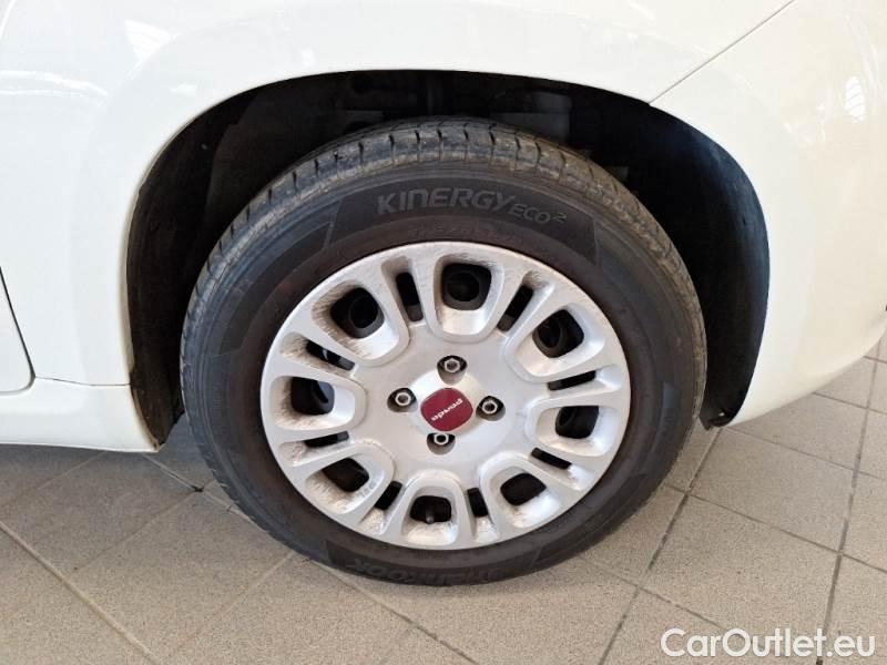 Fiat  Panda FIAT  / 2011 / 5P / BERLINA 1.0 FIREFLY 70CV SeS HYBRID #17