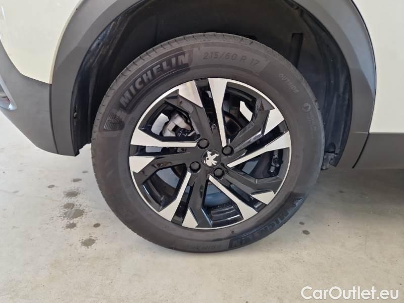 Peugeot  2008 PEUGEOT  / 2019 / 5P / CROSSOVER BLUEHDI 130 EAT8 ALLURE PACK S/S AUT. #18