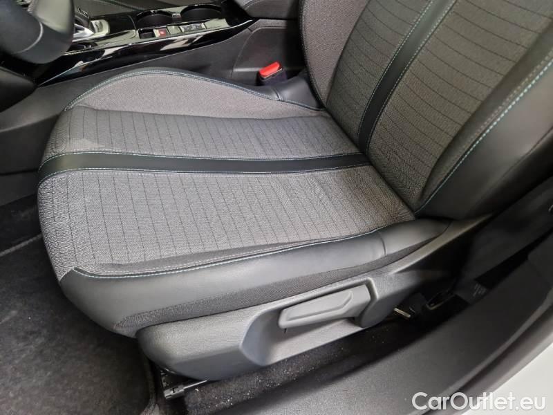 Peugeot  2008 PEUGEOT  / 2019 / 5P / CROSSOVER BLUEHDI 130 EAT8 ALLURE PACK S/S AUT. #12