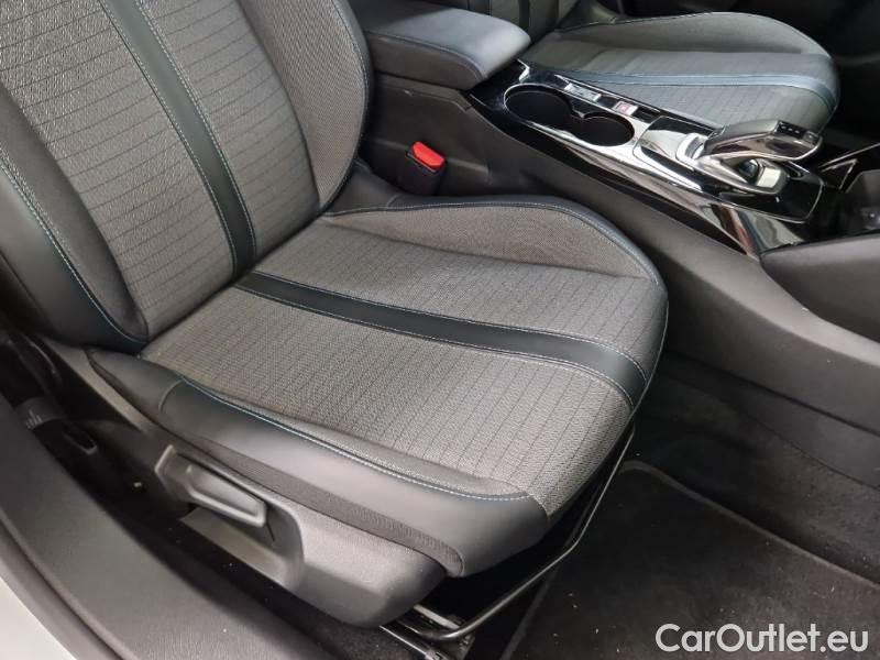 Peugeot  2008 PEUGEOT  / 2019 / 5P / CROSSOVER BLUEHDI 130 EAT8 ALLURE PACK S/S AUT. #14