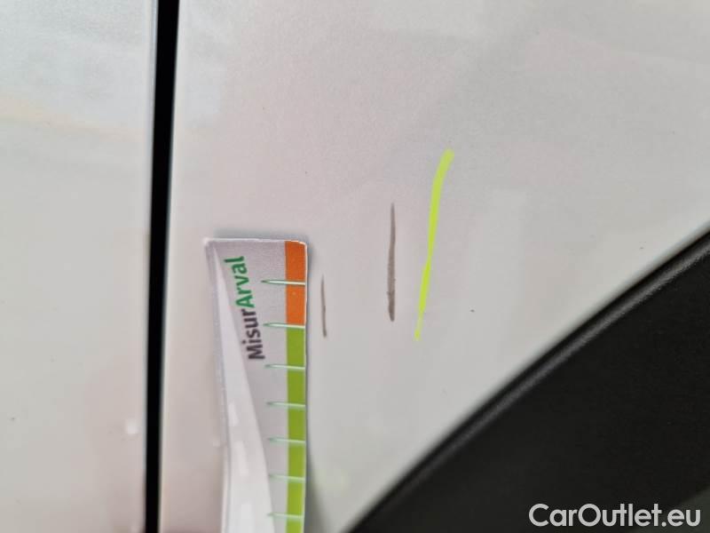 Peugeot  2008 PEUGEOT  / 2019 / 5P / CROSSOVER BLUEHDI 130 EAT8 ALLURE PACK S/S AUT. #33