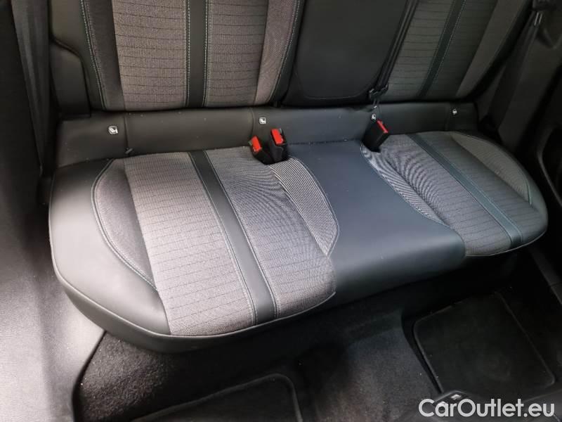 Peugeot  2008 PEUGEOT  / 2019 / 5P / CROSSOVER BLUEHDI 130 EAT8 ALLURE PACK S/S AUT. #16