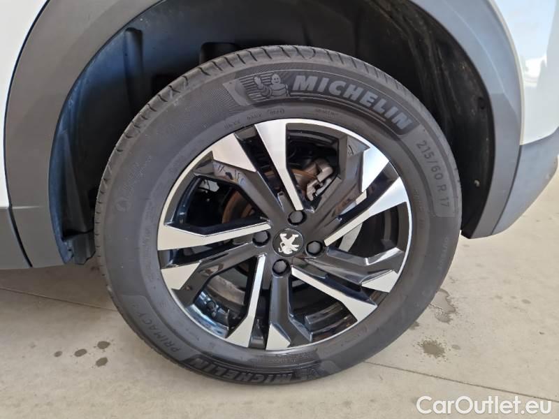 Peugeot  2008 PEUGEOT  / 2019 / 5P / CROSSOVER BLUEHDI 130 EAT8 ALLURE PACK S/S AUT. #19