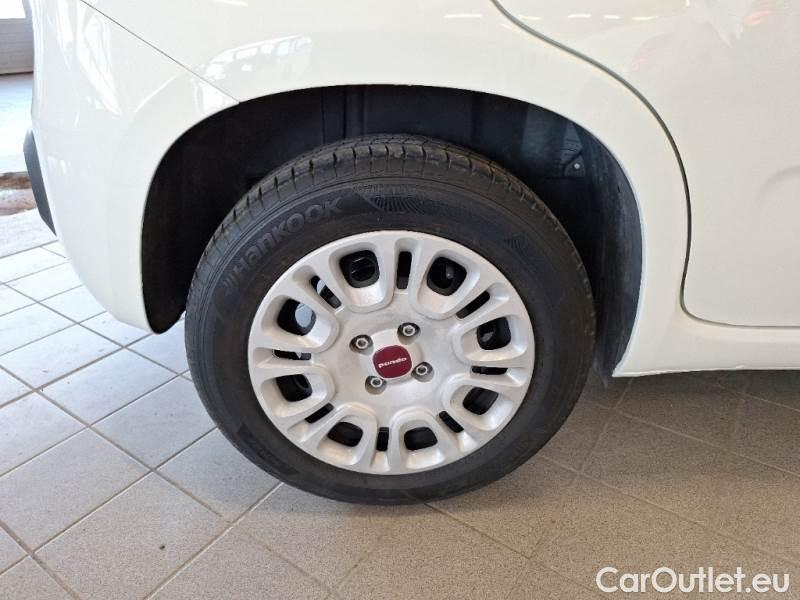 Fiat  Panda FIAT  / 2011 / 5P / BERLINA 1.0 FIREFLY 70CV SeS HYBRID #18