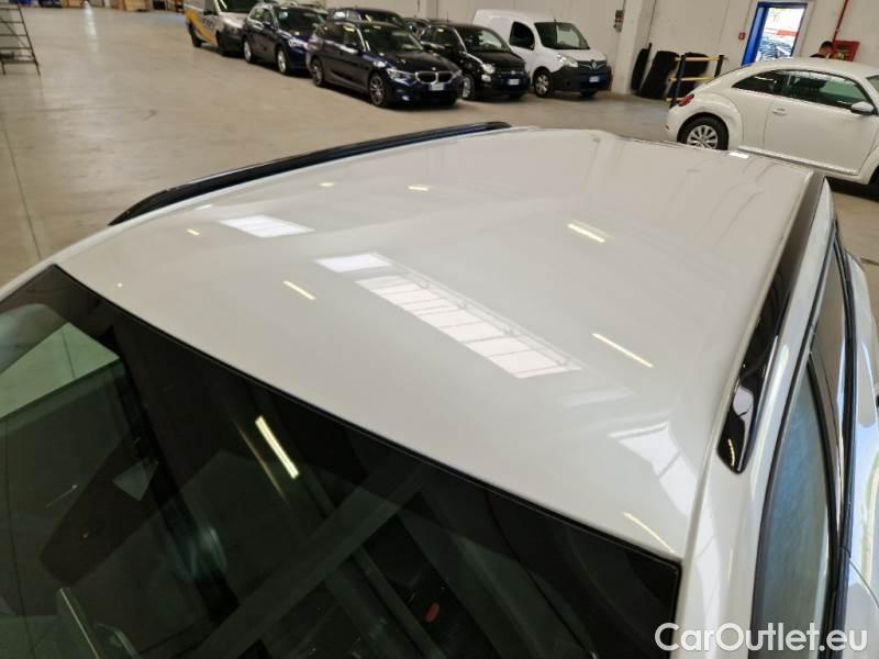 Peugeot  2008 PEUGEOT  / 2019 / 5P / CROSSOVER BLUEHDI 130 EAT8 ALLURE PACK S/S AUT. #9
