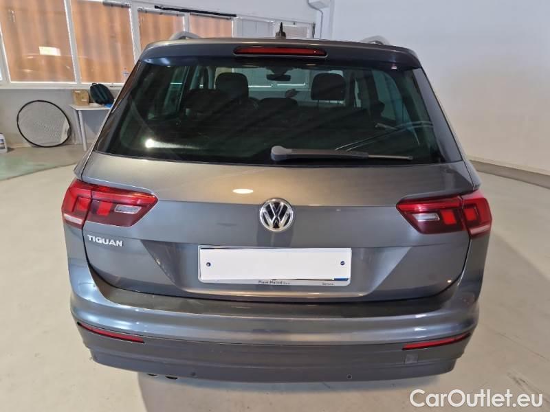 Volkswagen  Tiguan VOLKSWAGEN  / 2016 / 5P / SUV 2.0 TDI SCR 110KW BUSINESS BMT #30