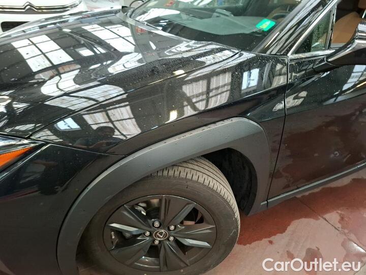 Lexus  UX 2.0 250H 2WD LE AUTO #32