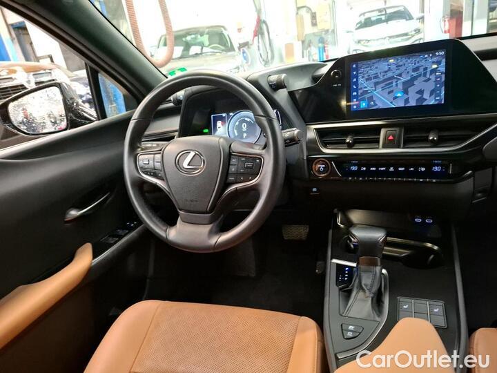 Lexus  UX 2.0 250H 2WD LE AUTO #4