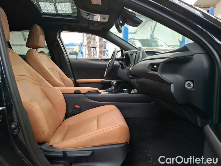 Lexus  UX 2.0 250H 2WD LE AUTO #9
