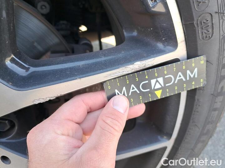 Mercedes  GLC 2.0  300 DE AMG LINE 4MATIC #35