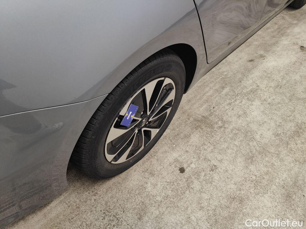 KIA  Cee'd KIA  Sportswagon Business Line 1.6 GDi PHEV DCT 5d #25