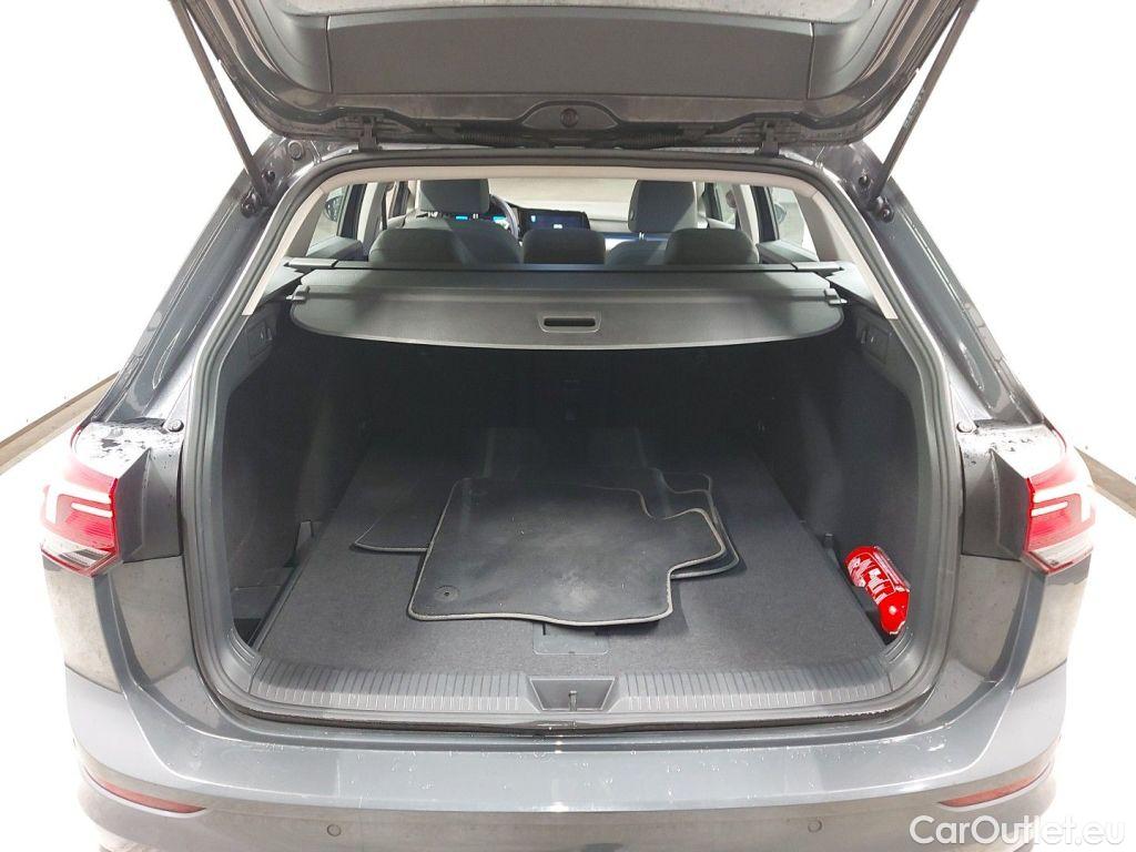 Volkswagen  Golf  Volkswagen Variant VIII 2.0 TDI 85kW DSG Life 5d #16