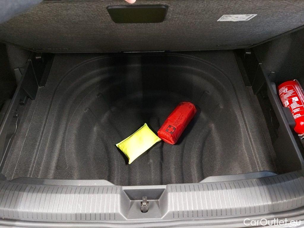 Volkswagen  Golf  Volkswagen Variant VIII 2.0 TDI 85kW DSG Life 5d #15