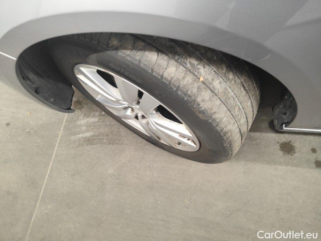 Peugeot  308 Peugeot  SW 1.2 PureTech 110 S&S Active Pack 5d #16