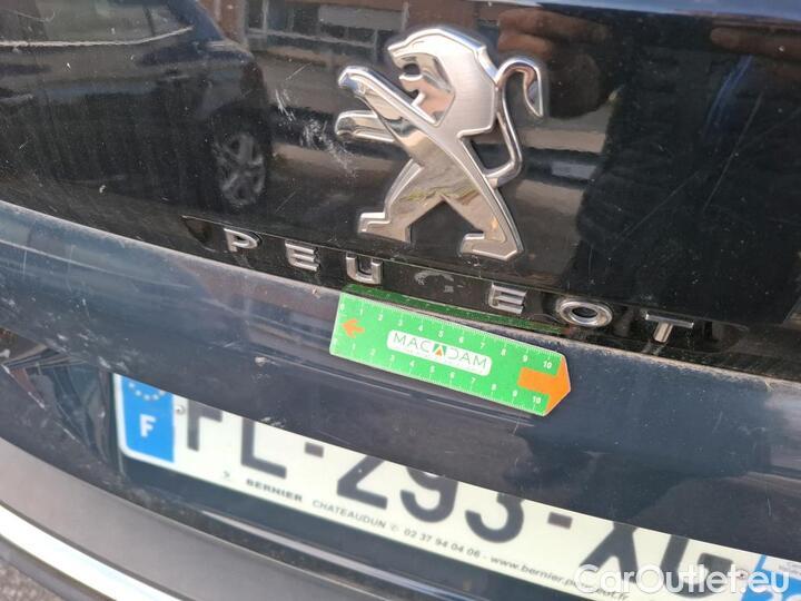 Peugeot  3008 1.5 BLUEHDI 130 S&S ACTIVE #119