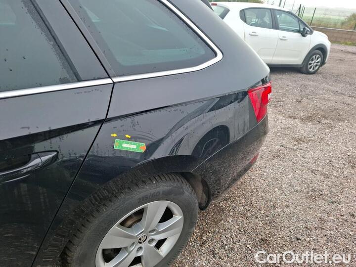 Skoda  Superb 2.0 TDI 122 DSG COMBI BUSINESS #35
