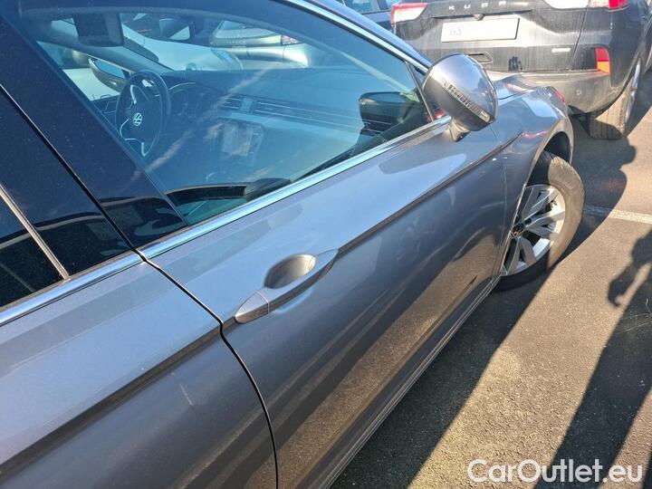 Volkswagen  Passat 2.0 TDI EVO SCR 122 DSG7 SW LIFE PLUS #30