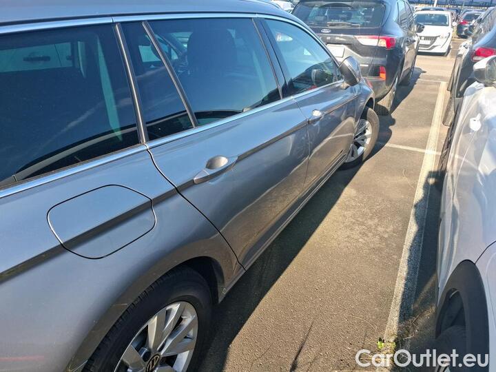 Volkswagen  Passat 2.0 TDI EVO SCR 122 DSG7 SW LIFE PLUS #32
