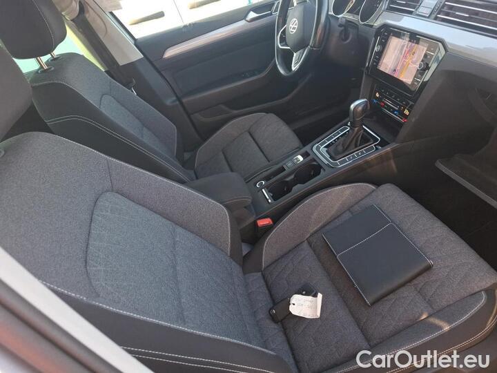 Volkswagen  Passat 2.0 TDI EVO SCR 122 DSG7 SW LIFE PLUS #9