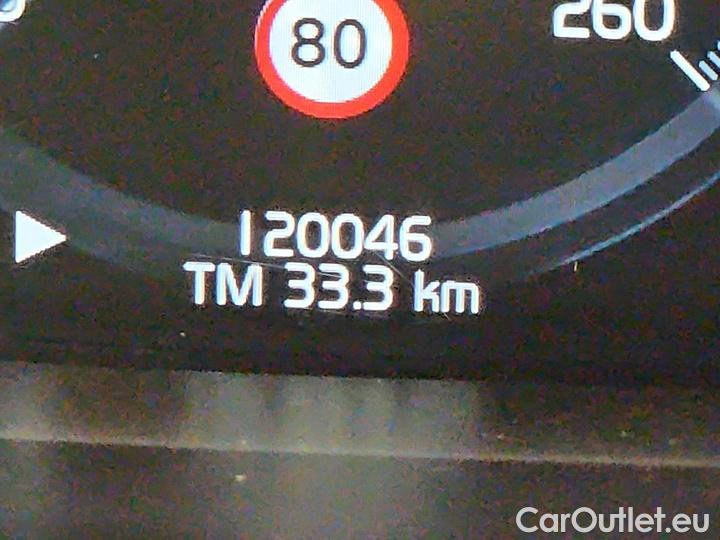 Volvo  XC90 B5 D AWD Geartronic Momentum Pro #9