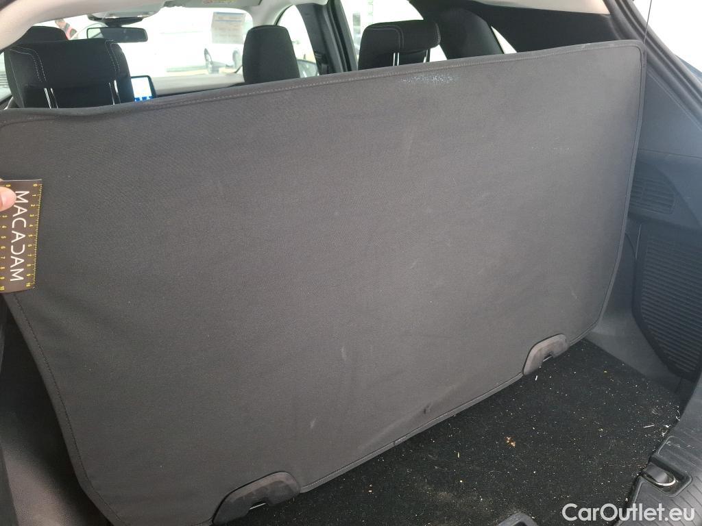 Ford  Kuga FORD  / 2019 / 5P / SUV 2.5 190 hybrid Flexifuel Pshift Titanium #39