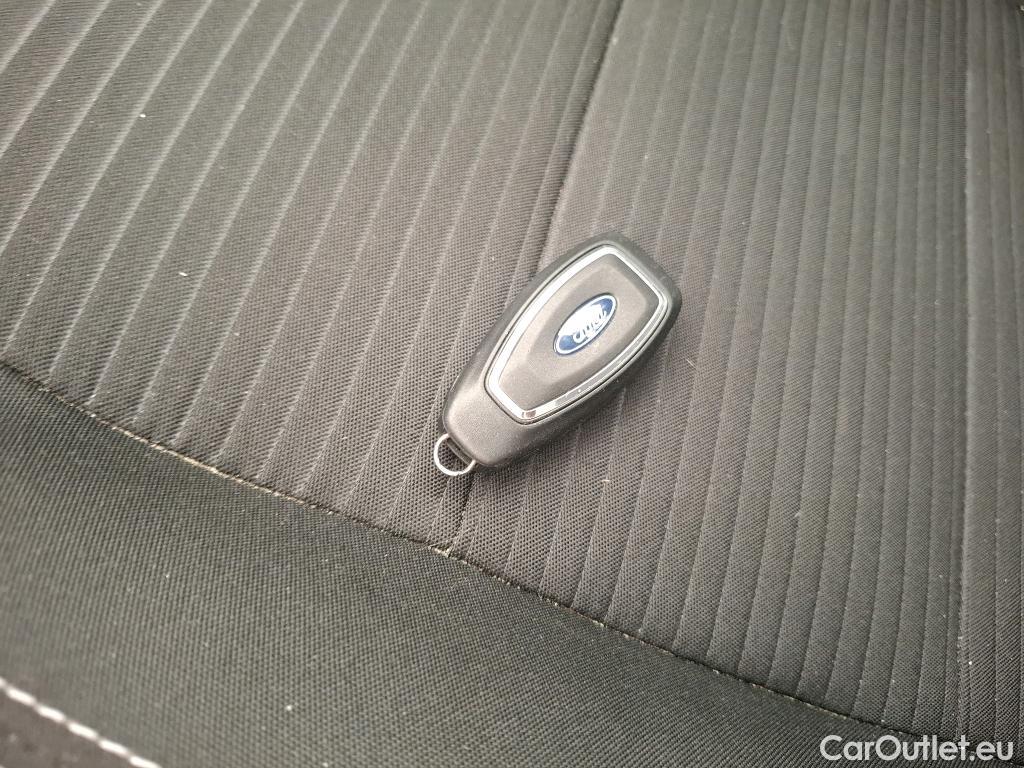 Ford  Kuga FORD  / 2019 / 5P / SUV 2.5 190 hybrid Flexifuel Pshift Titanium #12
