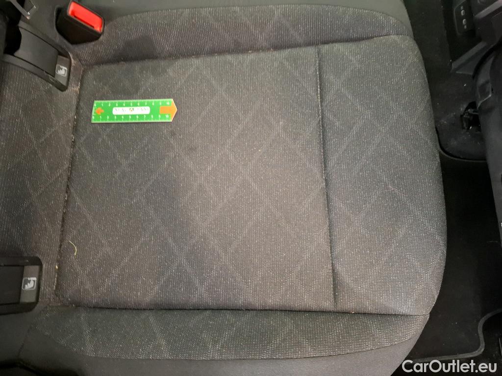 Volkswagen  Golf  VOLKSWAGEN / 2020 / 5P / Berline 2.0 TDI SCR 115 DSG7 Life Busi (Ex 656T) #25
