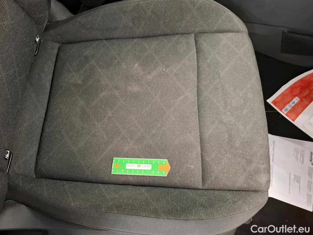 Volkswagen  Golf  VOLKSWAGEN / 2020 / 5P / Berline 2.0 TDI SCR 115 DSG7 Life Busi (Ex 656T) #26