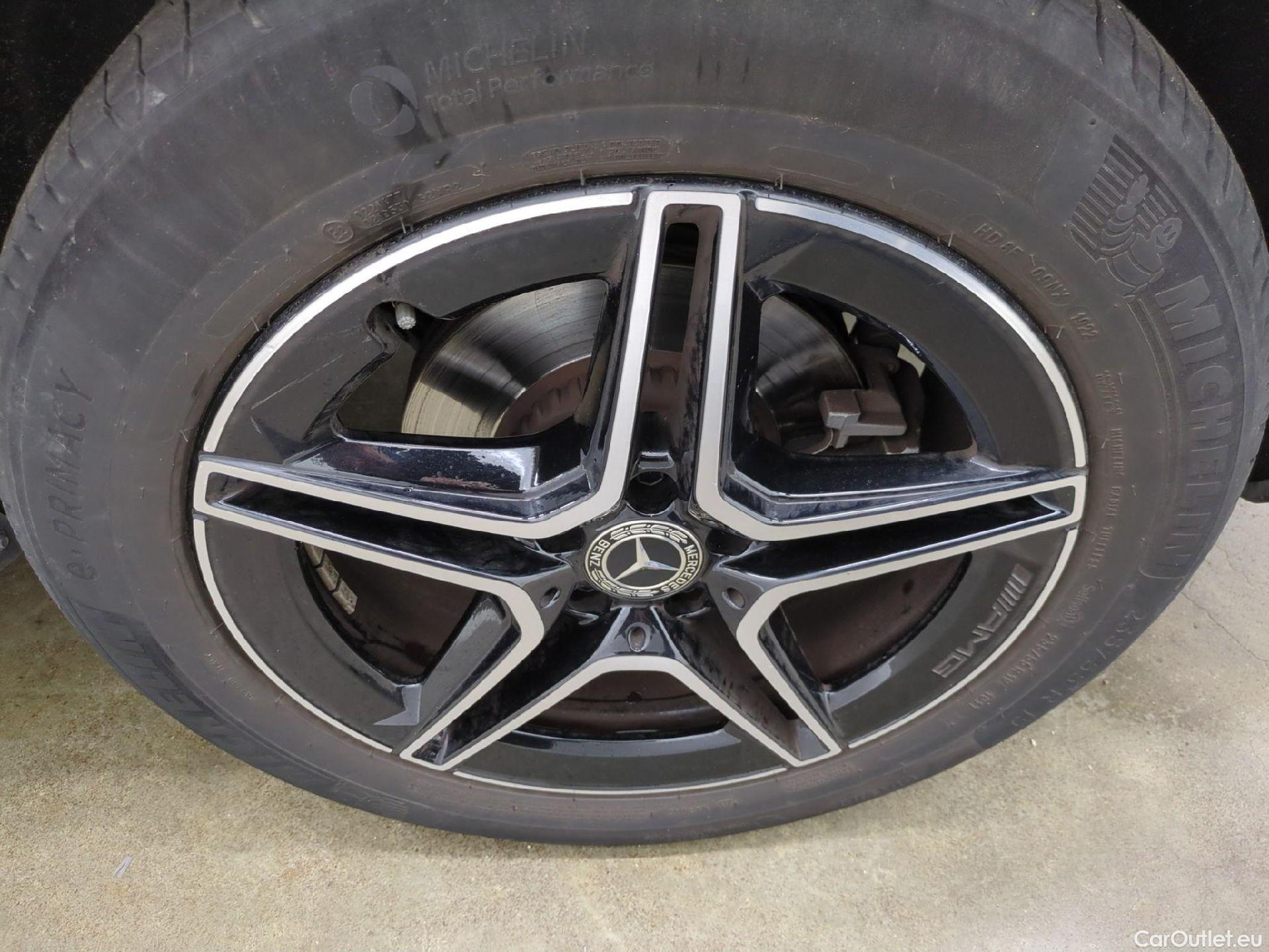 Mercedes  G-Klasee MERCEDES-BENZ GLC / 2019 / 5P / SUV 2.0 GLC 300 E AMG LINE 4MATIC #21
