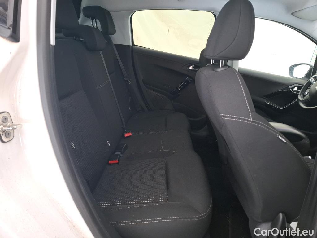 Peugeot  208 PEUGEOT  / 2015 / 5P / Berline &BLUEHDI 100 S&S ALLURE BUSINESS #9