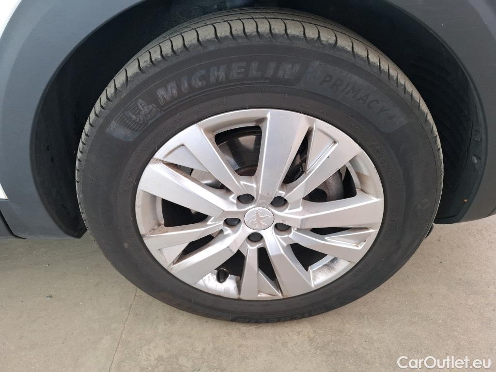 Peugeot  3008  Active Business 1.2 PureTech 130CV BVA8 E6d #21
