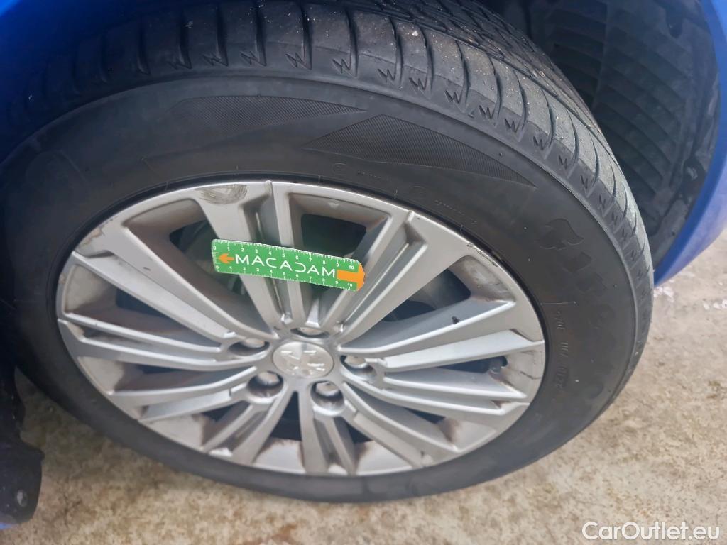 Peugeot  308  Allure 1.2 PureTech 130CV BVA8 E6d #4