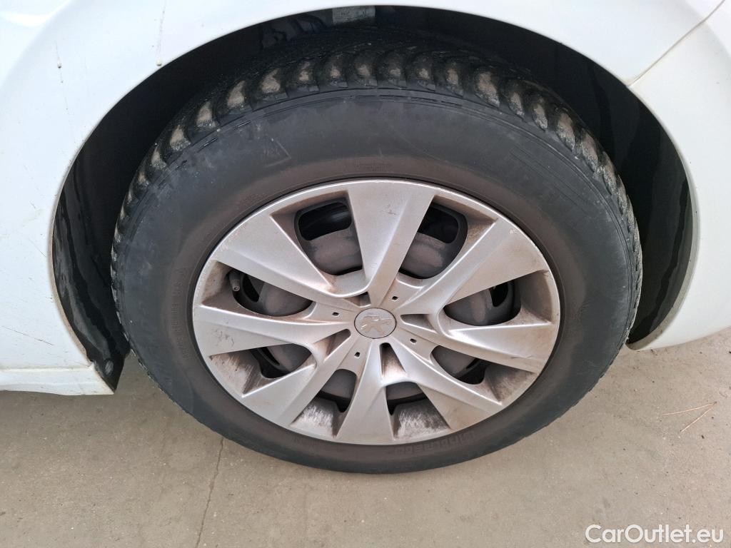 Peugeot  208  Affaire Premium 1.6 HDi 75CV BVM5 E6 #19