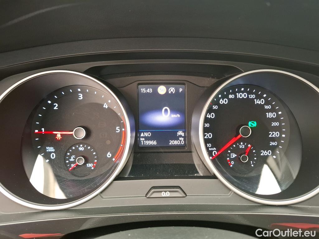 Volkswagen  Tiguan VOLKSWAGEN  / 2020 / 5P / SUV 2.0 TDI 150 DSG7 Life Business #6