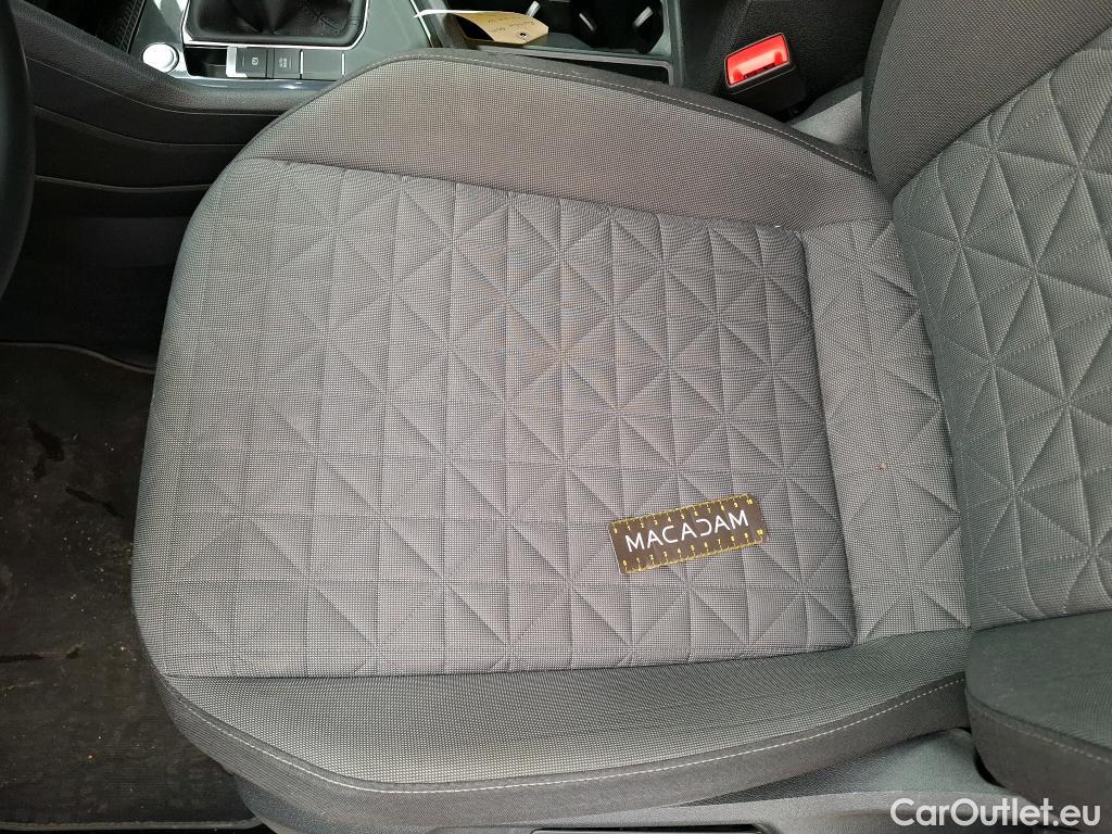 Volkswagen  Tiguan VOLKSWAGEN  / 2020 / 5P / SUV 2.0 TDI 150 DSG7 Life Business #26