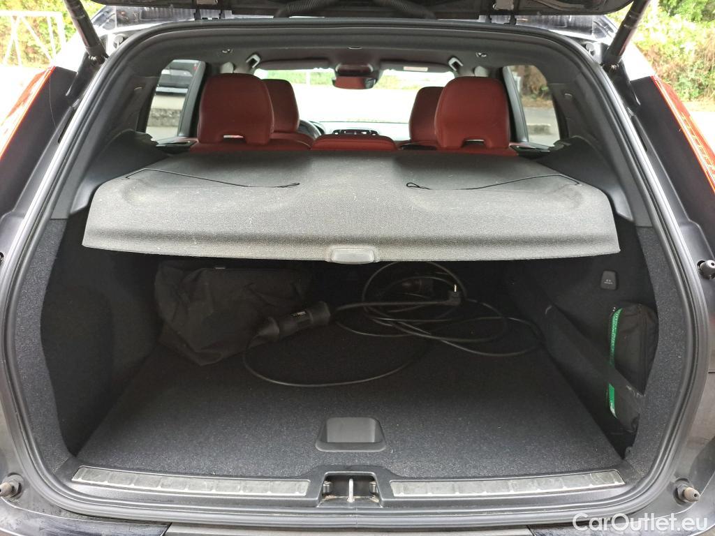 Volvo  XC 40 Inscription 1.5T5 Twin Engine 180pk/cv 5p Geartronic Automatic Petrol/Electric  4 #3