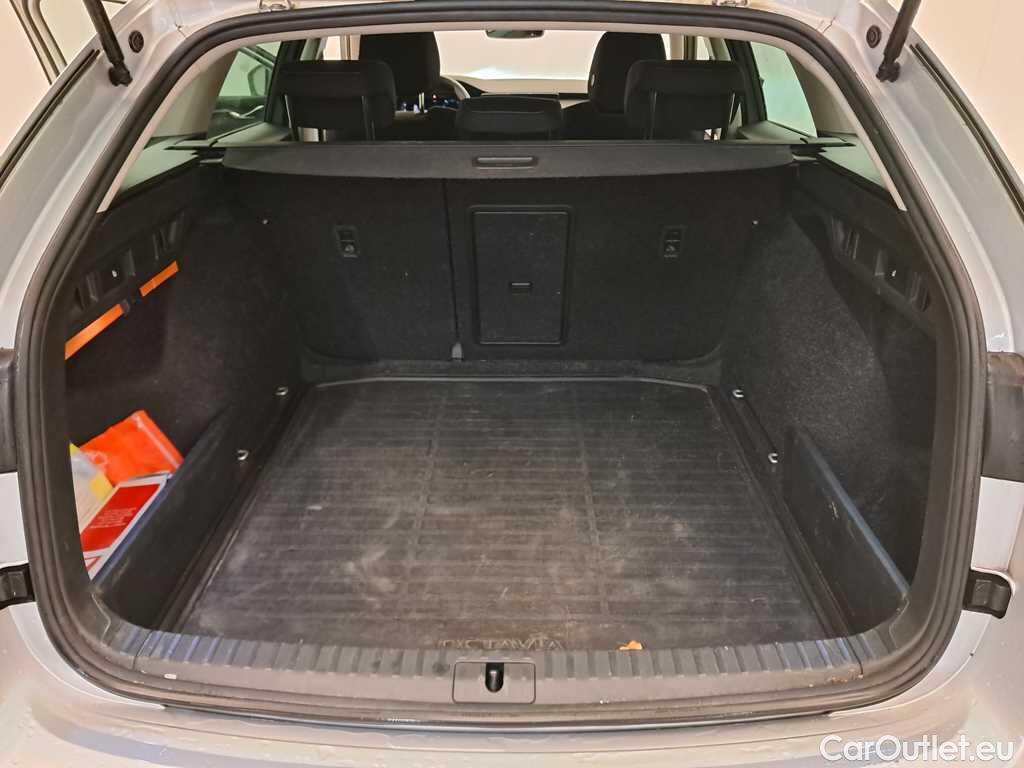 Skoda  Octavia Combi Ambition 2.0TDi 115pk/cv 5p Manual Diesel  6 #18