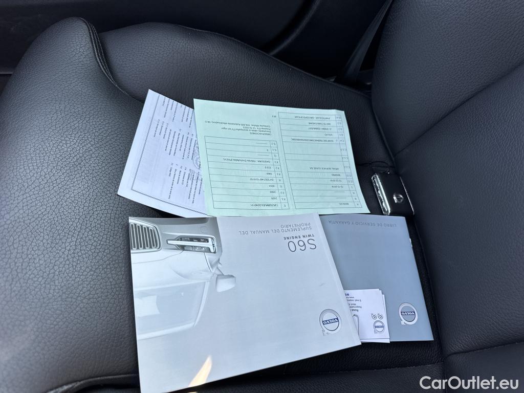 Volvo  S60 VOLVO  / 2019 / 4P / sedán 2.0 T8 AWD Inscription Auto #9