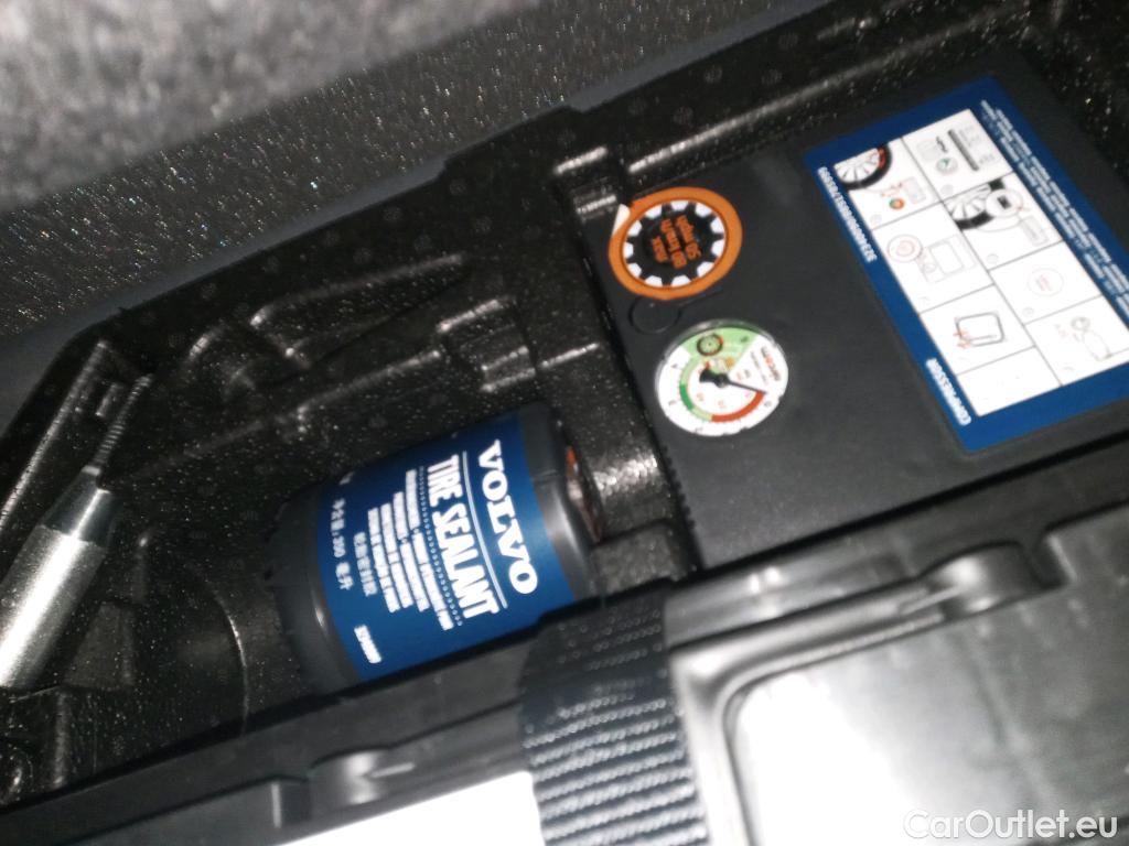 Volvo  XC 40 VOLVO XC40 / 2021 / 5P / todoterreno 1.5 T5 Recharge PHEV Plus Dark Auto #10