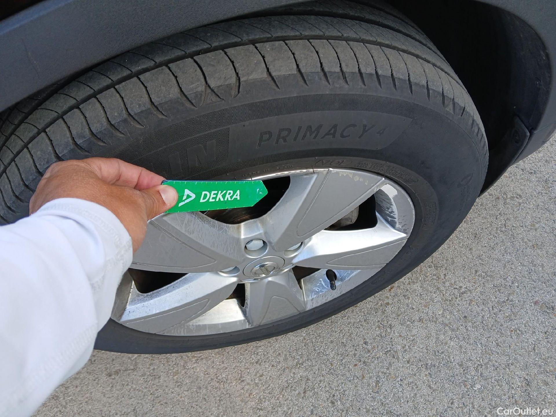 Volvo  XC 40 VOLVO XC40 / 2021 / 5P / todoterreno 1.5 T2 Essential Auto #5