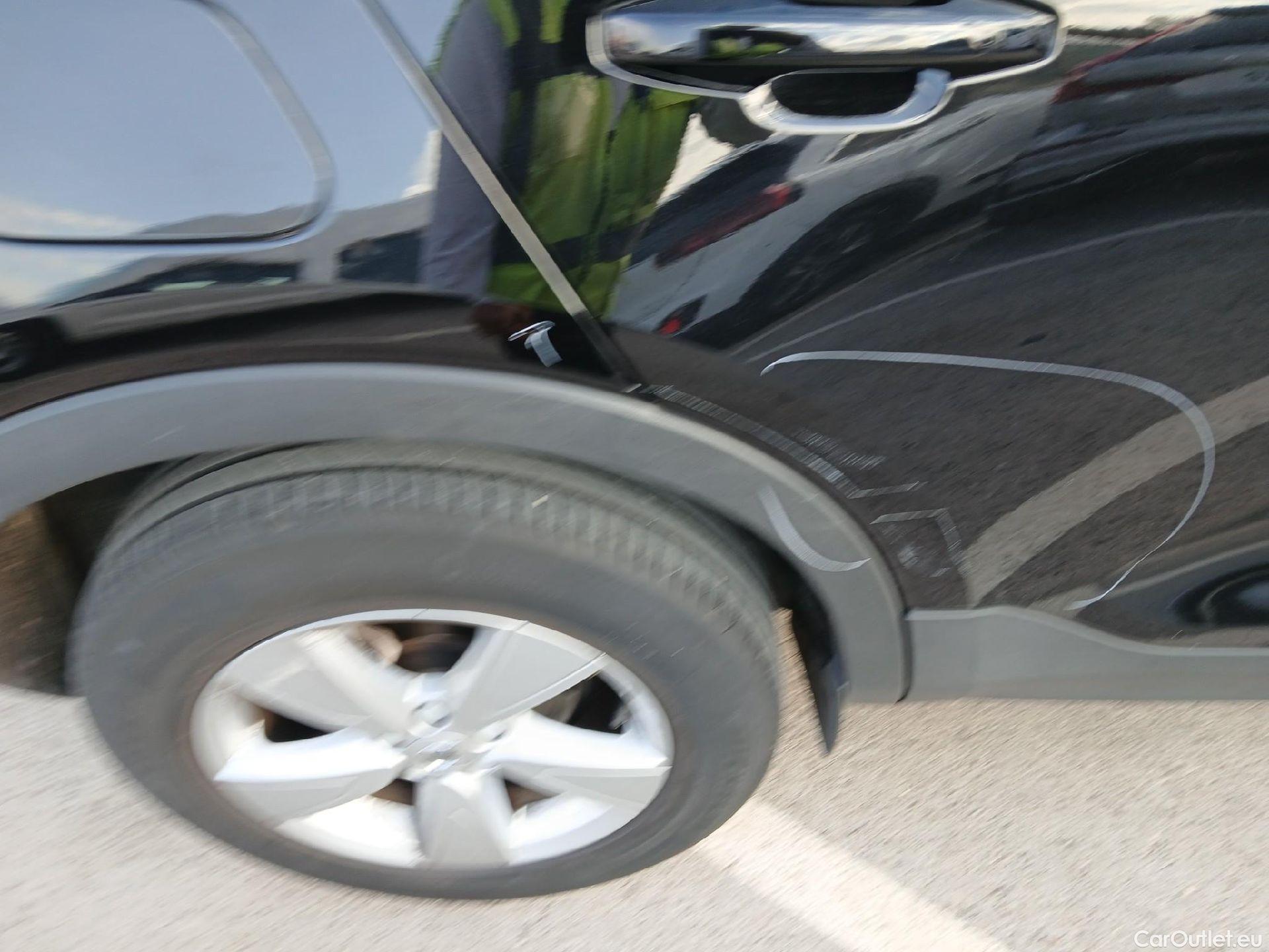 Volvo  XC 40 VOLVO XC40 / 2021 / 5P / todoterreno 1.5 T2 Essential Auto #25