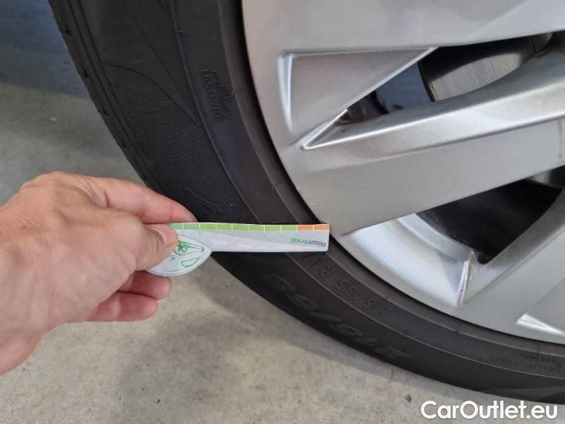 Peugeot  3008 PEUGEOT  / 2020 / 5P / SUV BLUEHDI 130 EAT8 SeS ACTIVE PACK #91