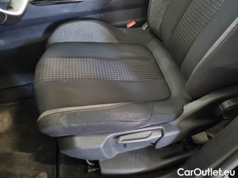 Peugeot  3008 PEUGEOT  / 2020 / 5P / SUV BLUEHDI 130 EAT8 SeS ACTIVE PACK #121